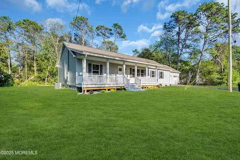 Exterior - 23 Marlin Ln, Waretown, NJ 08758 photo 2 of 4