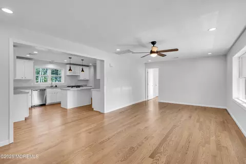 Living - 23 Marlin Ln, Waretown, NJ 08758 photo 2 of 3