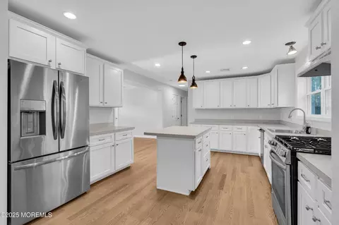 Kitchen - 23 Marlin Ln, Waretown, NJ 08758 photo 4 of 4