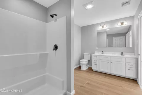 Bath - 23 Marlin Ln, Waretown, NJ 08758 photo 1 of 2