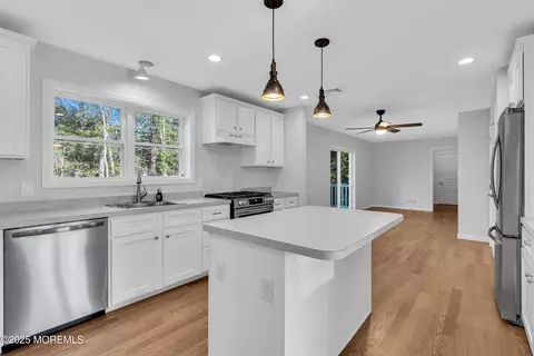 Kitchen - 23 Marlin Ln, Waretown, NJ 08758 photo 3 of 4