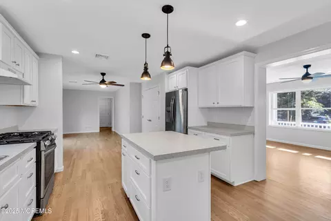 Kitchen - 23 Marlin Ln, Waretown, NJ 08758 photo 2 of 4