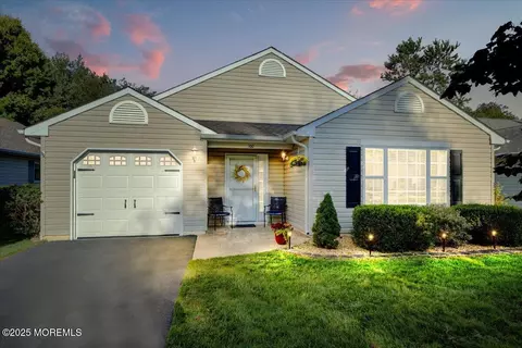 100 Sleepy Hollow Dr, Brick, NJ 08724