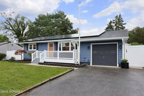 539 Mizzen Ave, Beachwood, NJ 08722