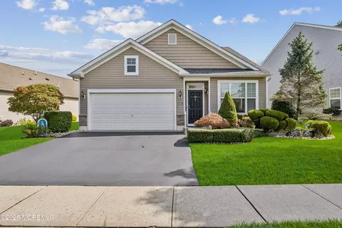 193 Wintergreen Dr, Manalapan, NJ 07726