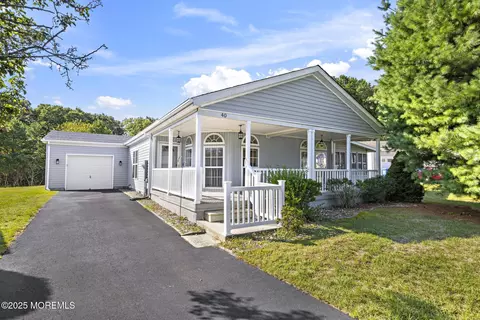 40 Pine Grove Ave, Manahawkin, NJ 08050