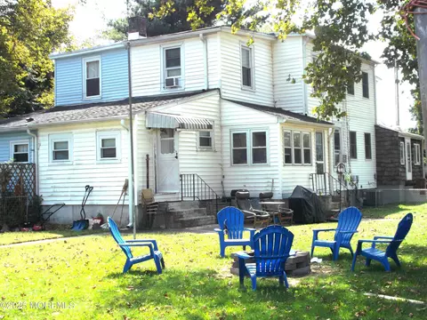 1026 Park St, Florence, NJ 08518