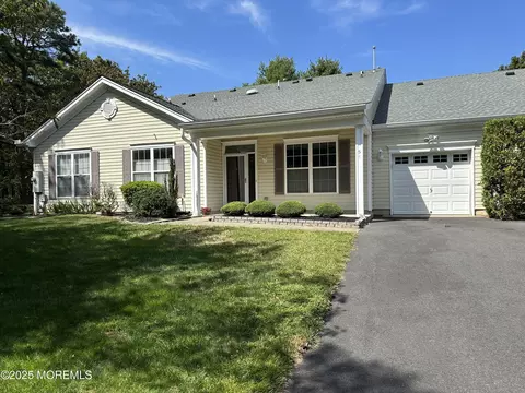 54 Autumntide Dr, Lakewood, NJ 08701