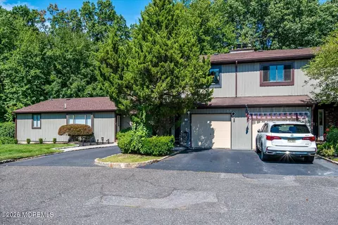 76 Letts Ct, Matawan, NJ 07747