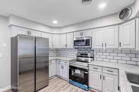7 Drake St #B, Whiting, NJ 08759