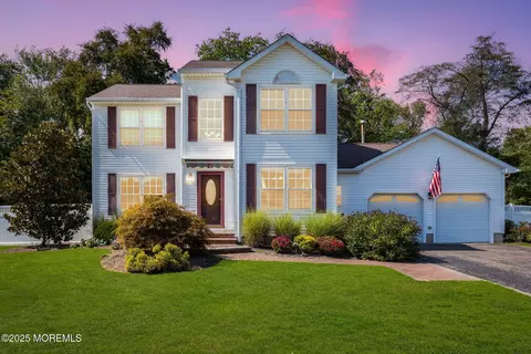 15 Crossbrooke Ct, Howell, NJ 07731