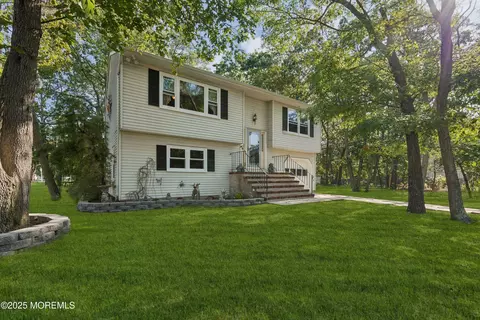 270 Westwood Pl, Brick, NJ 08724