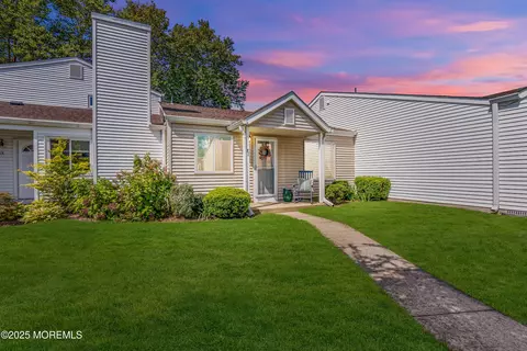 81 Greenwood Dr, Freehold, NJ 07728