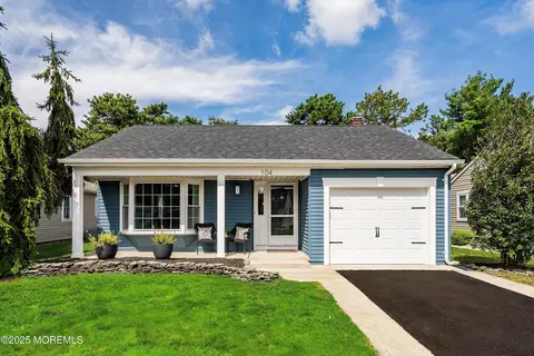 104 Paradise Blvd, Toms River, NJ 08757