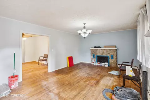 664 Vaughn Ave, Toms River, NJ 08753