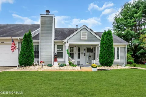 1035 Thornbury Ln # B, Manchester, NJ 08759