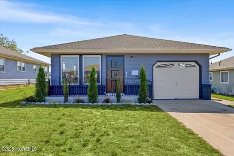 16 Saint David Dr, Toms River, NJ 08757