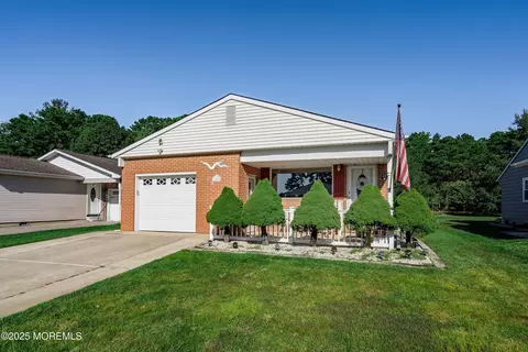 21 Cabrillo Blvd, Toms River, NJ 08757
