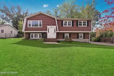 837 Raleigh Dr, Toms River, NJ 08753