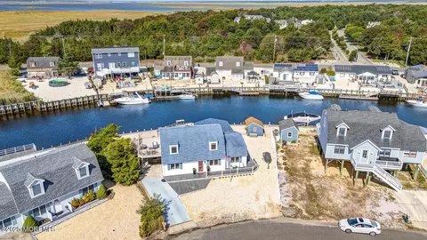 10 Kentucky Dr, Little Egg Harbor, NJ 08087