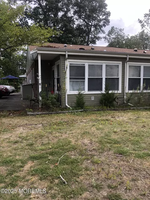 5 Willow St #D, Toms River, NJ 08757