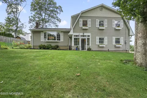 10 Ruth Pl, Eatontown, NJ 07724