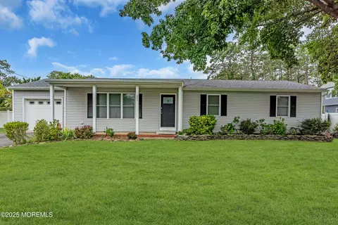 801 Middlesex St, Toms River, NJ 08757