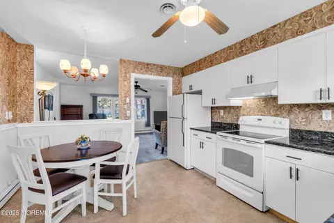28 Yorkshire Ct # A, Manchester, NJ 08759