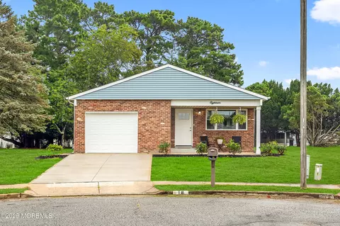 18 Morongo Ct, Toms River, NJ 08757