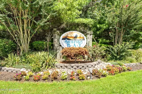 31 Pelican Ln, Little Egg Harbor, NJ 08087