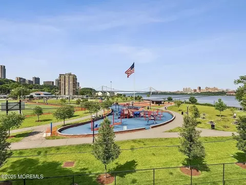 1111 River Rd #H20, Edgewater, NJ 07020