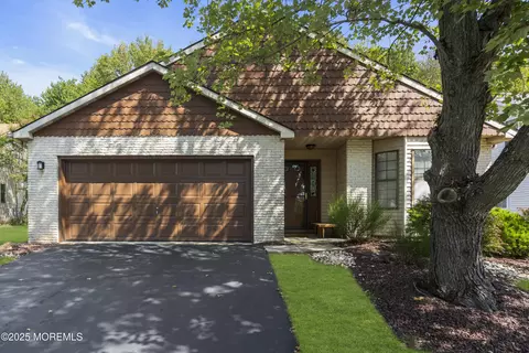 102 Murray Hill Ter, Marlboro, NJ 07746