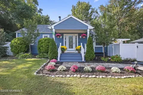 28 W Park Ave, Belford, NJ 07718