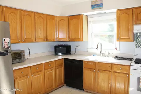 Kitchen - 491 Driscol Dr, Brick, NJ 08724 photo 2 of 3