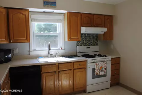 Kitchen - 491 Driscol Dr, Brick, NJ 08724 photo 1 of 3