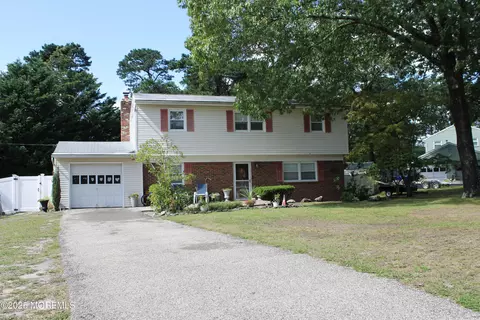 Exterior - 491 Driscol Dr, Brick, NJ 08724 photo 7 of 8
