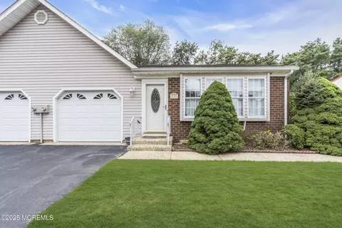 44 Sunset Rd # B, Whiting, NJ 08759