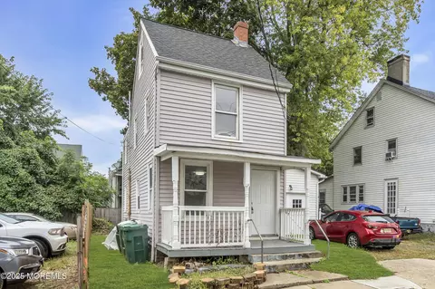 7 Front St, New Egypt, NJ 08533