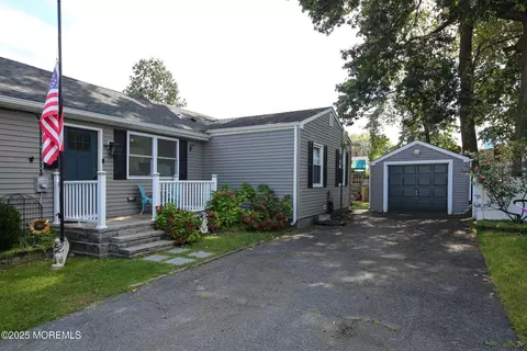 825 Brookside Ave, Keyport, NJ 07735