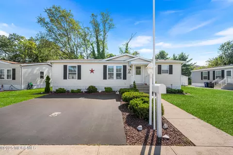 176 Farm Rd, Freehold, NJ 07728