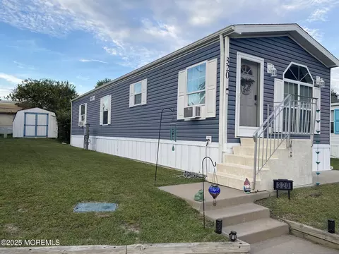 320 3rd St, Jackson, NJ 08527