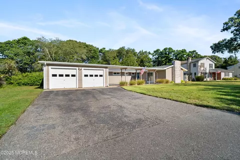 1 Pinehurst Dr, Little Egg Harbor, NJ 08087