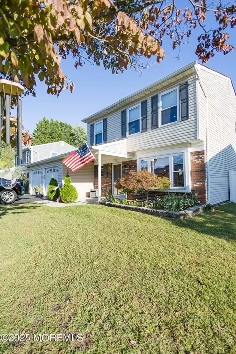 29 Snowdrift Ln, Howell, NJ 07731