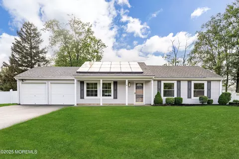4 Harpers Ferry Rd, Toms River, NJ 08753