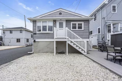 25 E Sea Way, Lavallette, NJ 08735