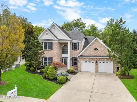 16 Quincy Ct, Freehold, NJ 07728