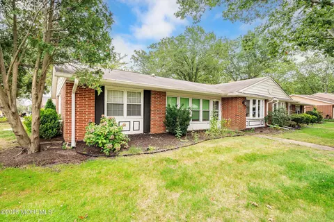 612 Lake Point Dr # A, Lakewood, NJ 08701