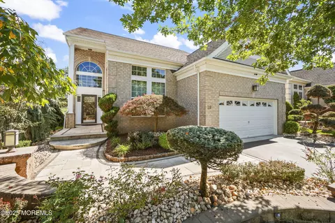 28 Shoemaker Rd, Manalapan, NJ 07726