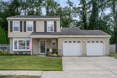 12 Dantley Dr, Howell, NJ 07731