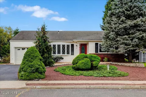 9 Harmony Rd, Toms River, NJ 08757
